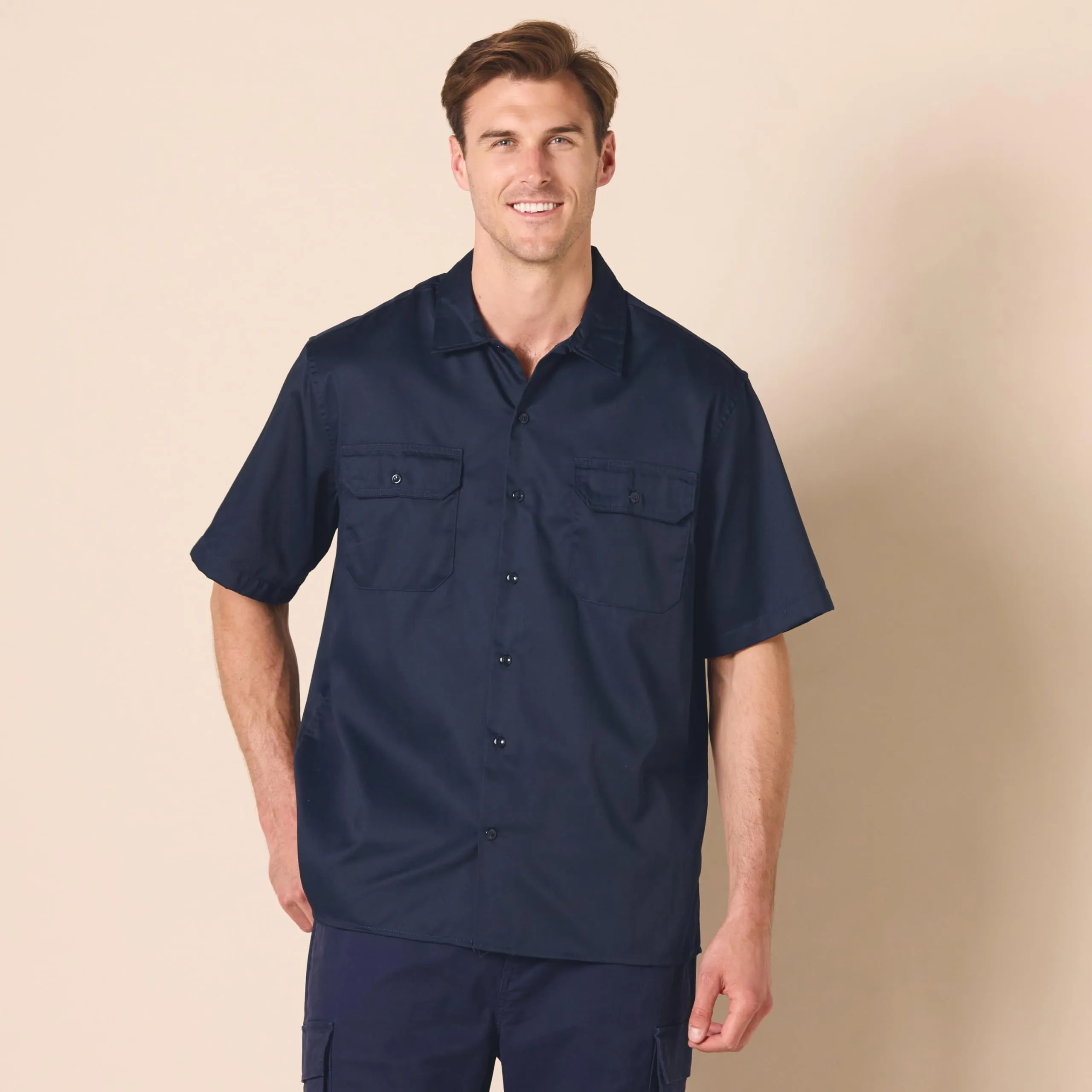 Amazon Essentials Dark Navy Button Up Shirt for Men, Short-Sleeve, Stain and Wrinkle-Resistant, Medium