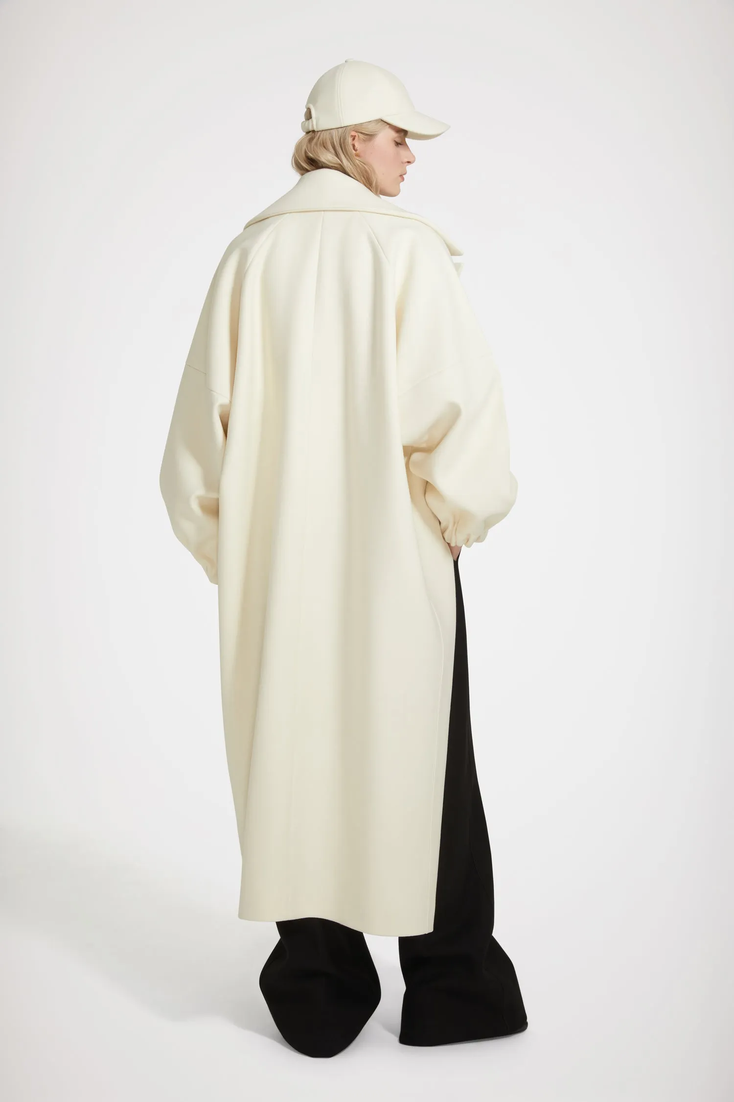 Cocoon coat in wool-blend felt