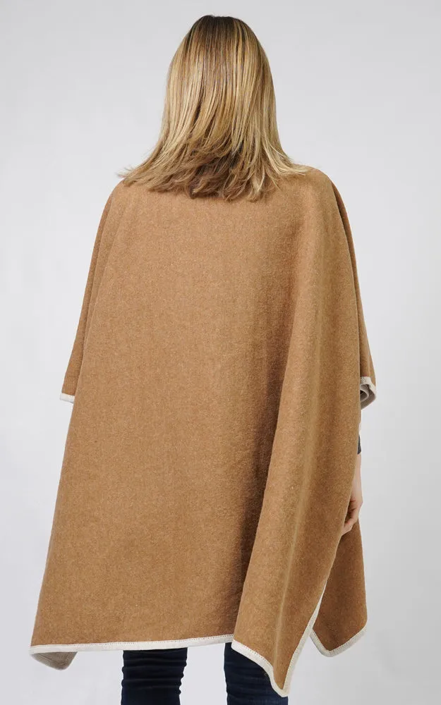 EVT10820 CONTRAST TRIM ZIP-UP CAPE