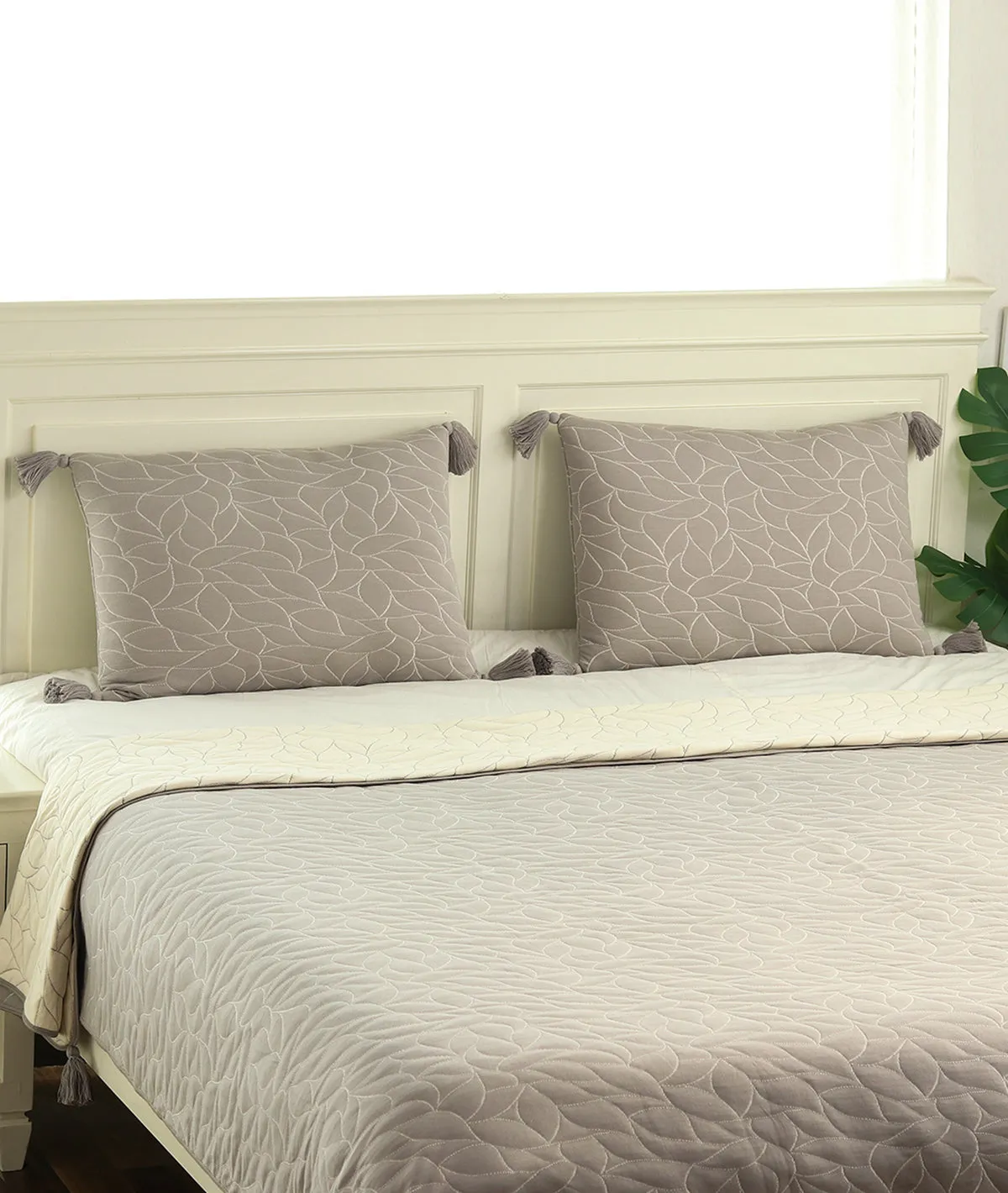 Garden Beauty 100% Cotton Knitted With Polyester Filled King Size Bed Cover With 2 Pillow Covers(Set of 3 Pcs)
