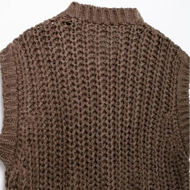 Leonelle – Button detailing – Sweater vest