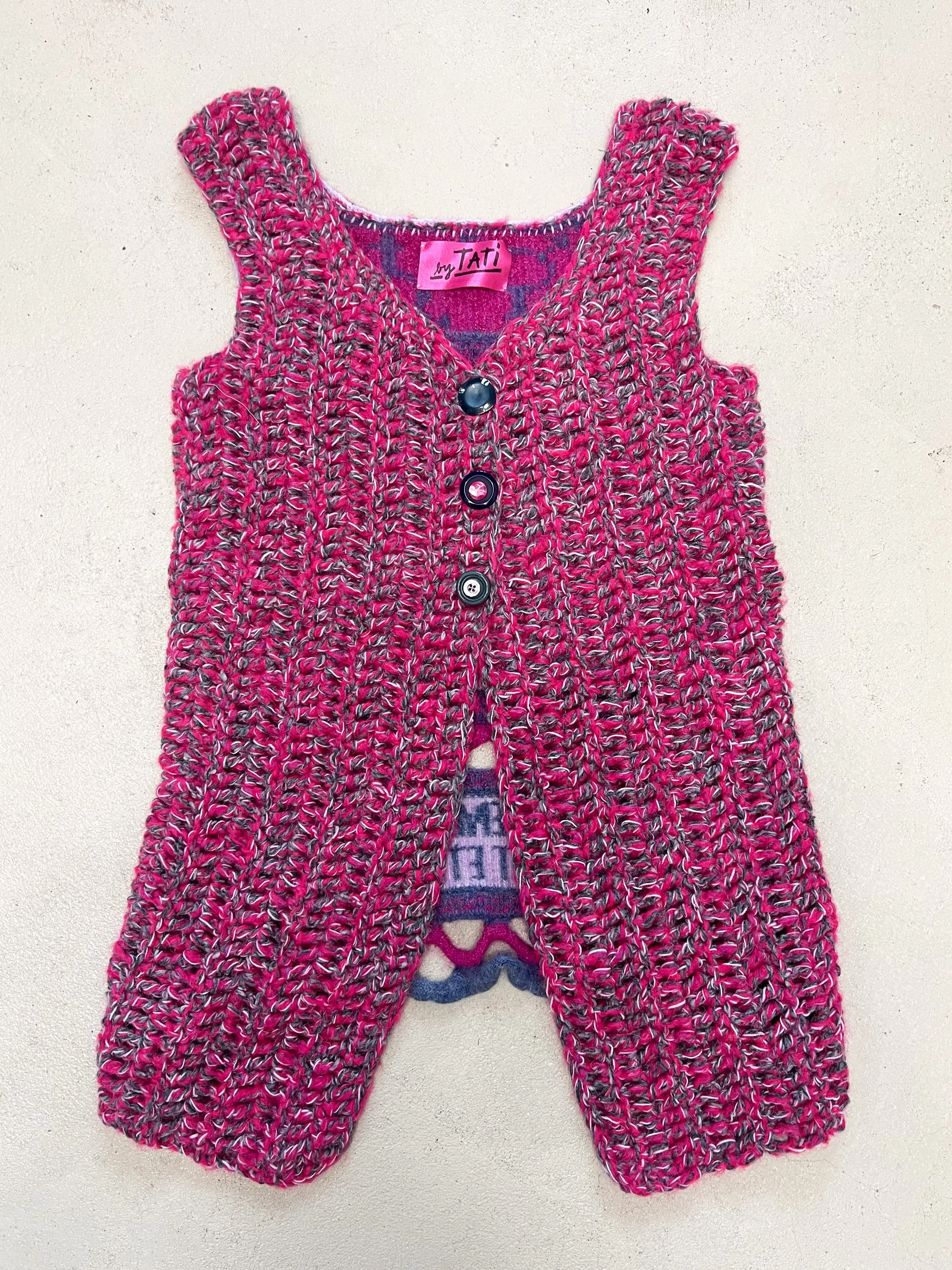 "Peeing girls" crochet vest pink blue