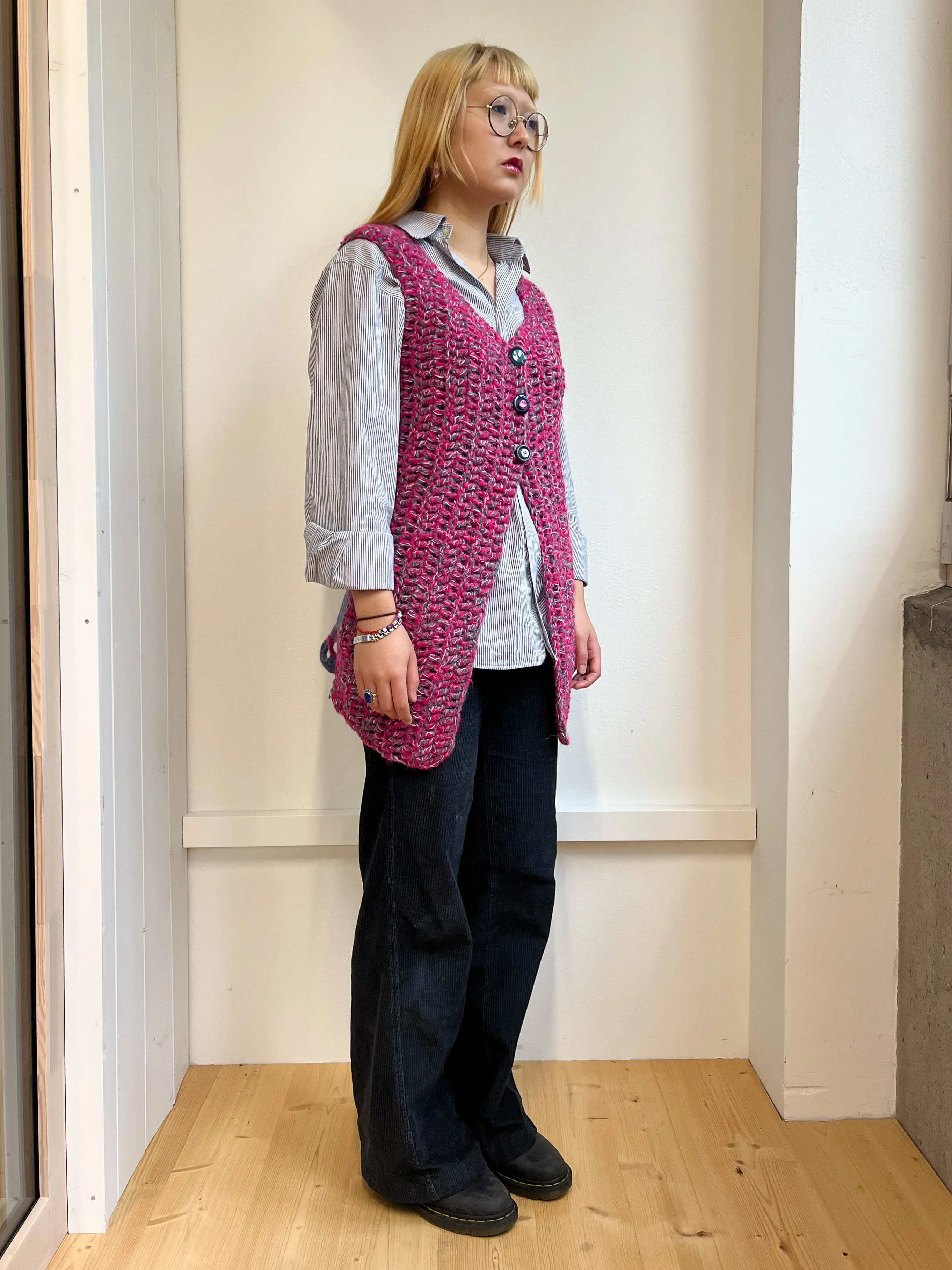 "Peeing girls" crochet vest pink blue