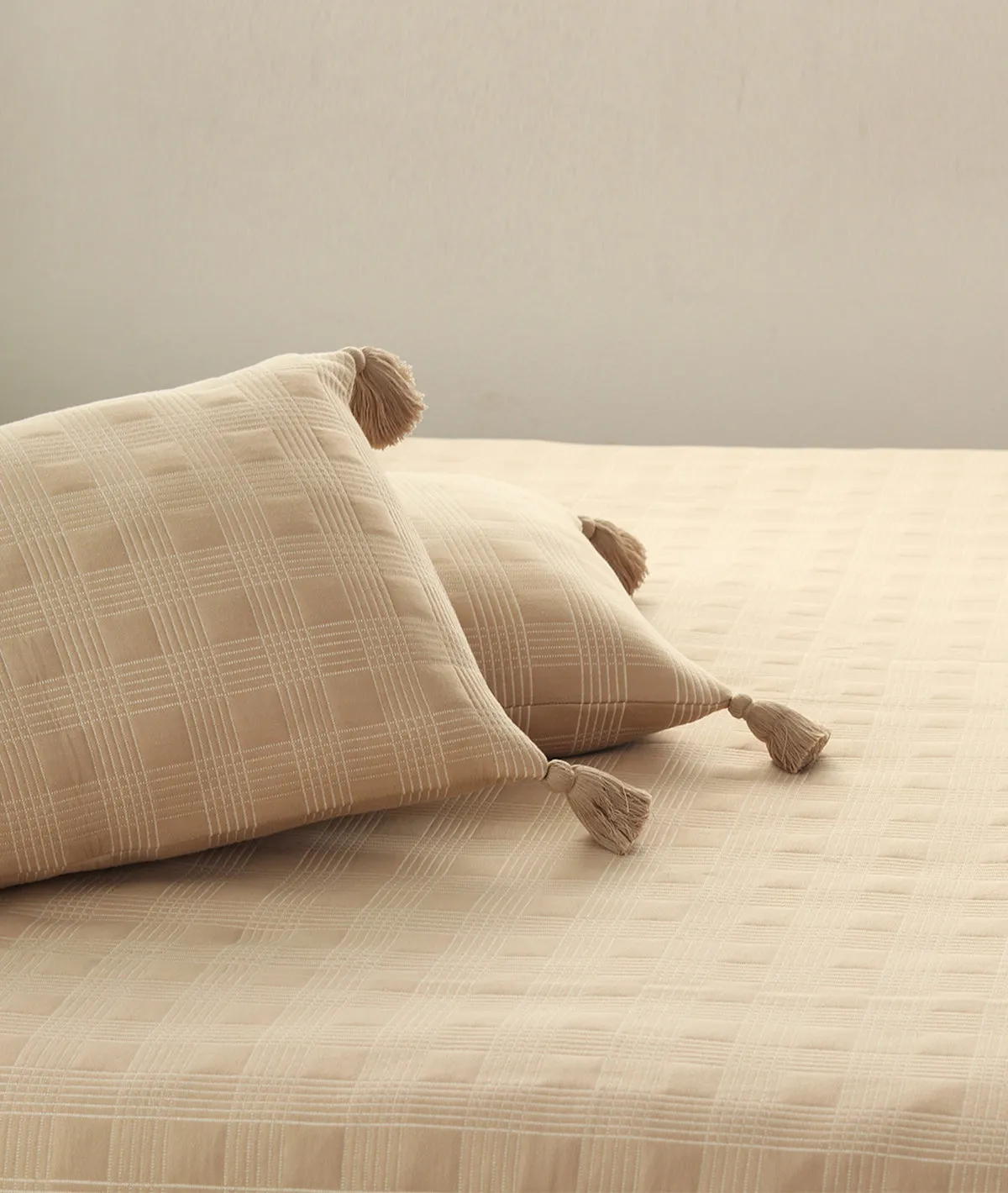 Tartan Check 100% Cotton Knitted With Polyester Filled King Size Bed Cover With 2 Pillow Covers(Set of 3 Pcs)