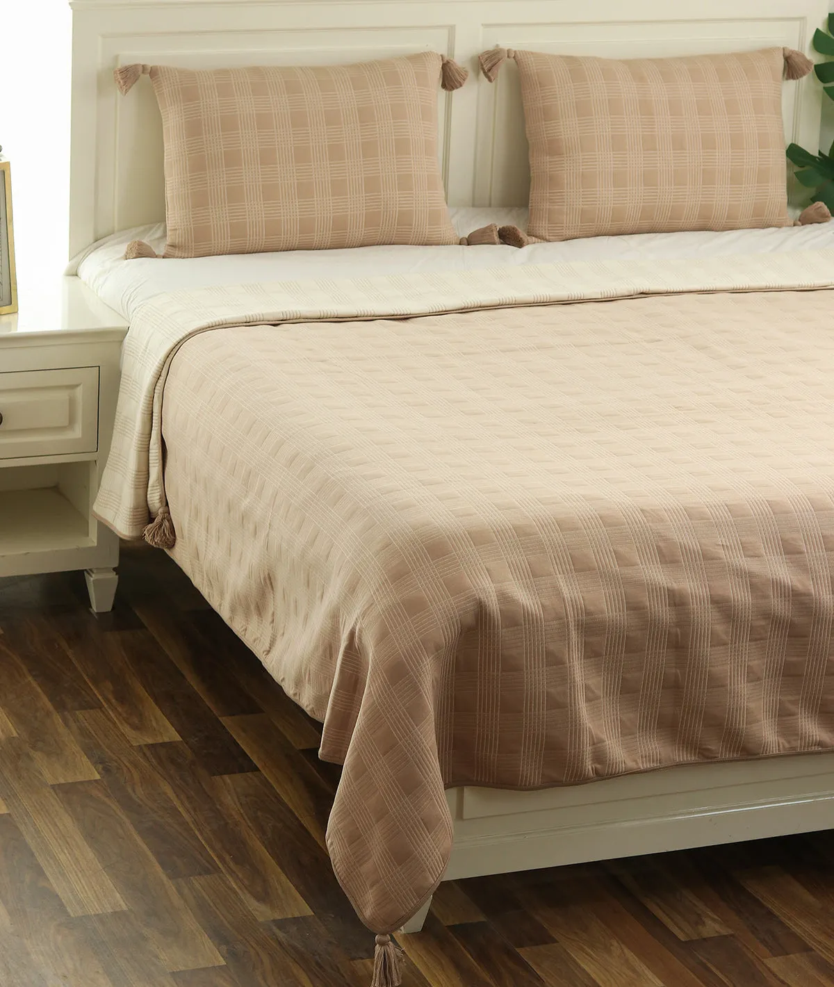Tartan Check 100% Cotton Knitted With Polyester Filled King Size Bed Cover With 2 Pillow Covers(Set of 3 Pcs)