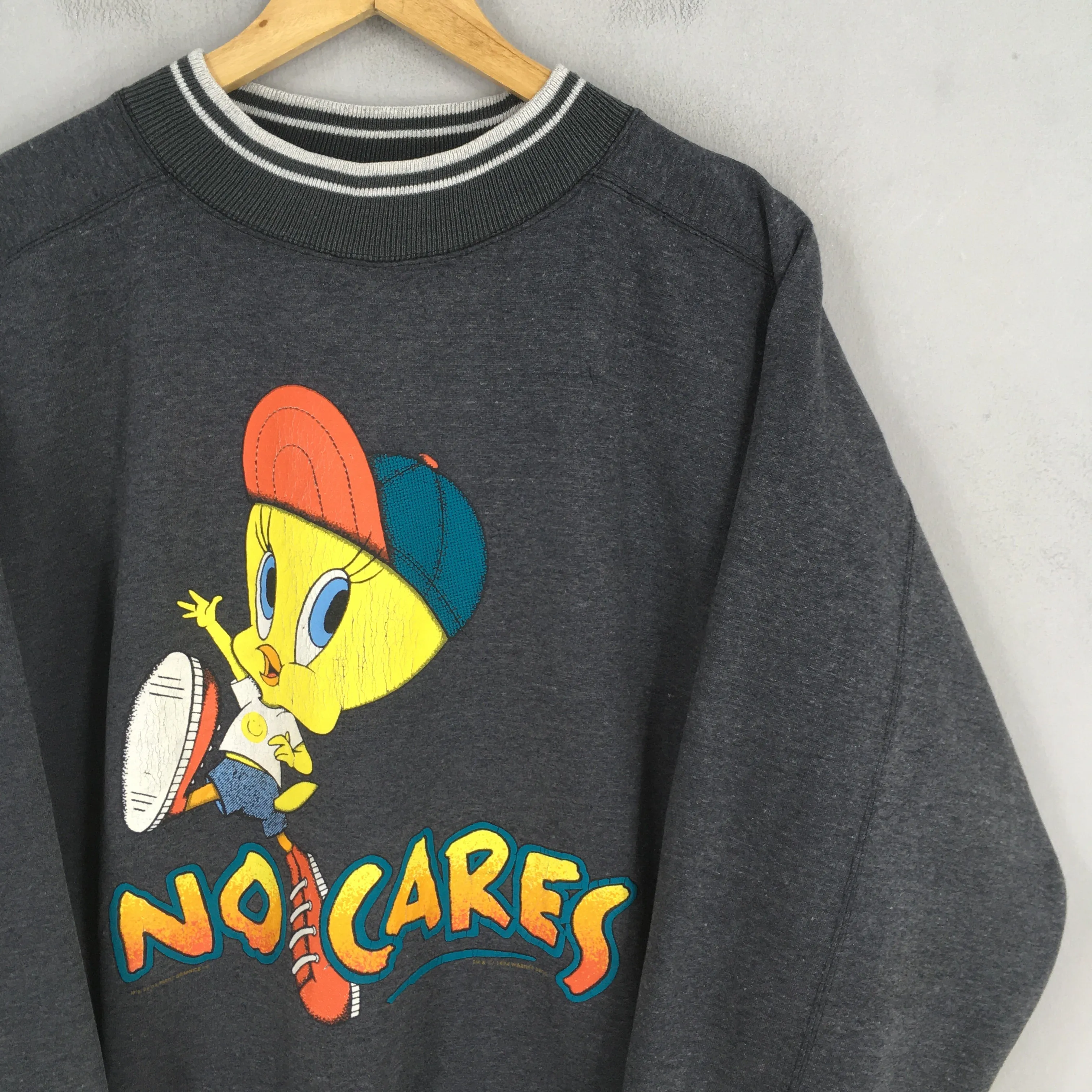 Tweety Yellow Bird Looney Tunes Gray Sweatshirt Medium