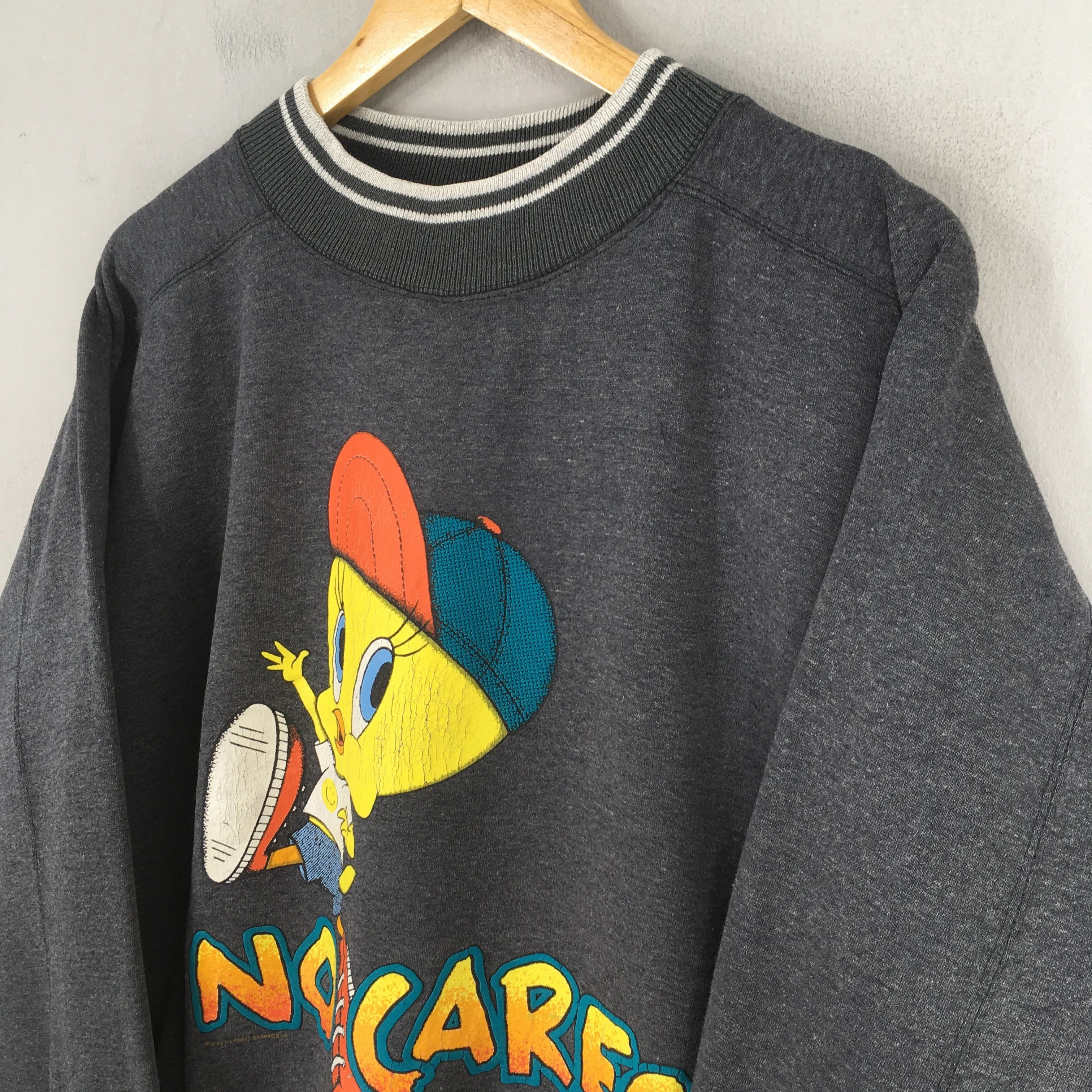 Tweety Yellow Bird Looney Tunes Gray Sweatshirt Medium