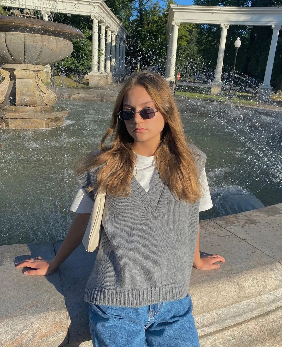 v neck knitted loose sleeveless sweater