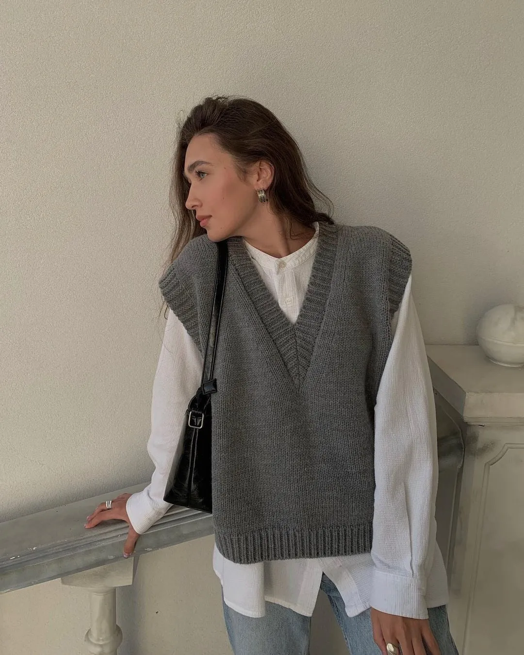v neck knitted loose sleeveless sweater