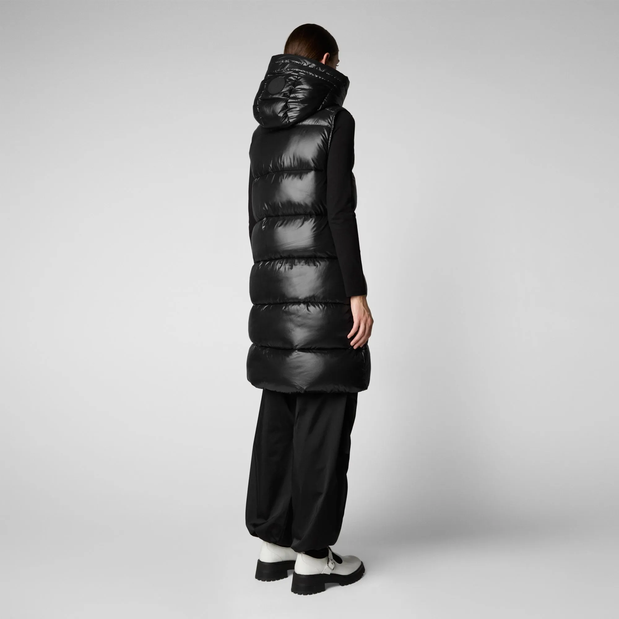 Woman's hooded vest Iria in black